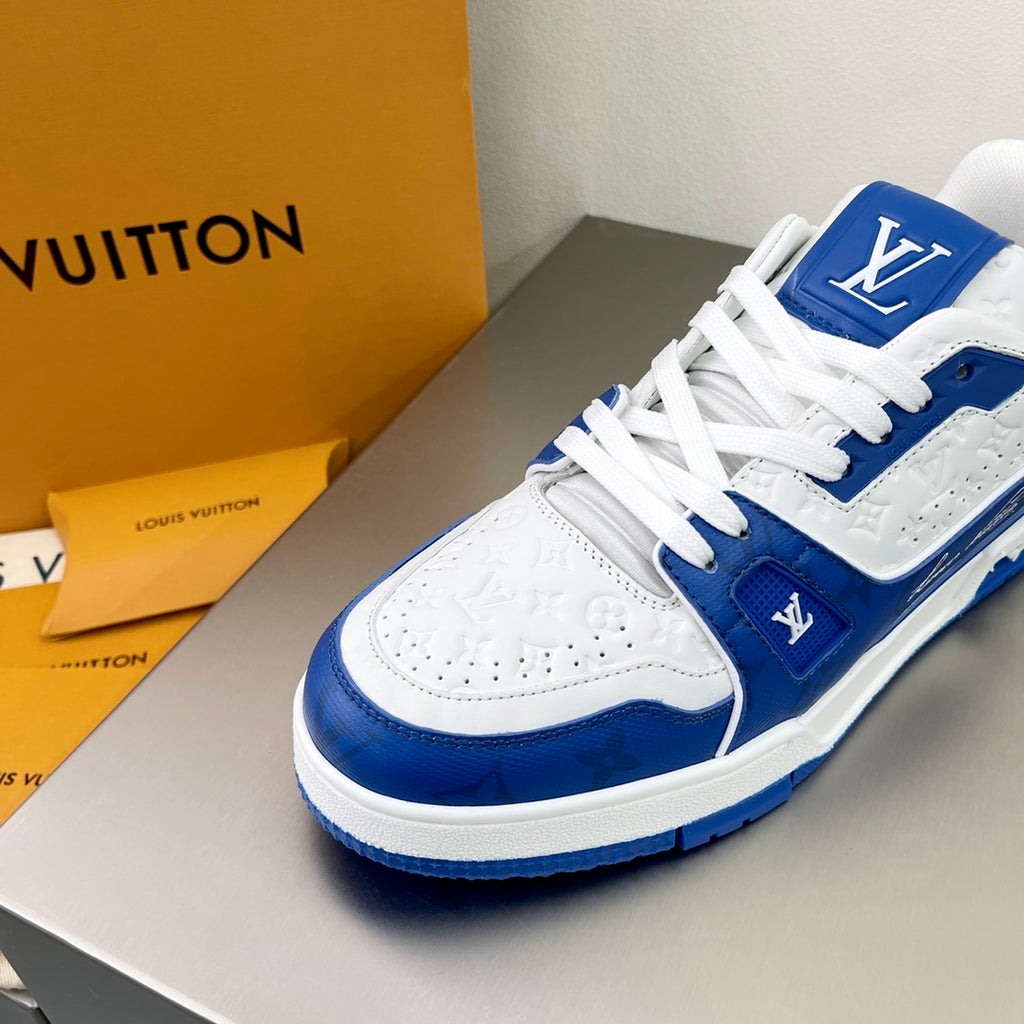 TRAINER BLUE AND WHITE