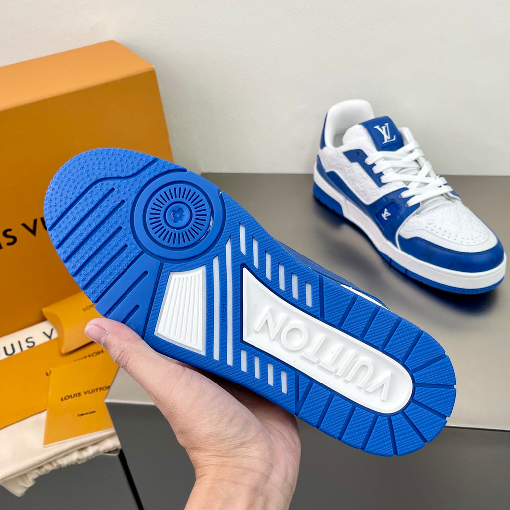 TRAINER BLUE AND WHITE