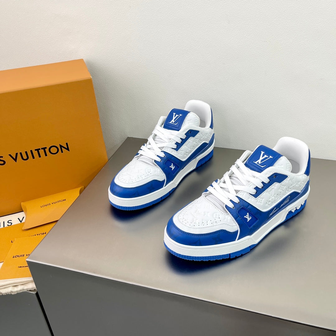 TRAINER BLUE AND WHITE