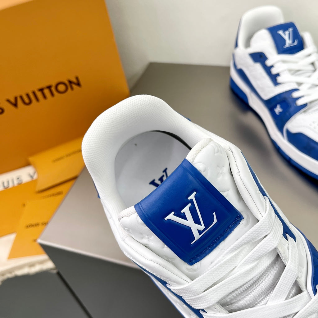 TRAINER BLUE AND WHITE