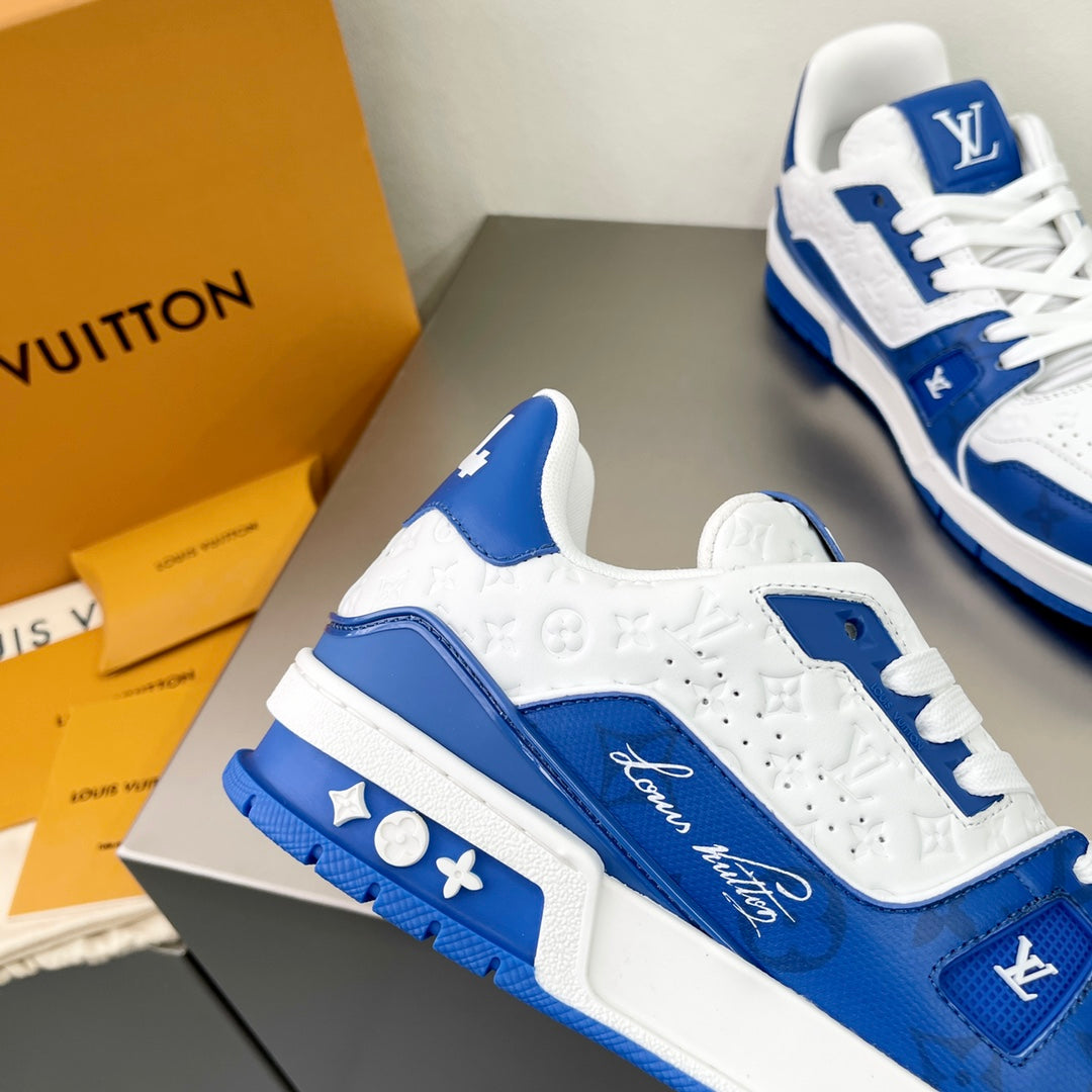 TRAINER BLUE AND WHITE