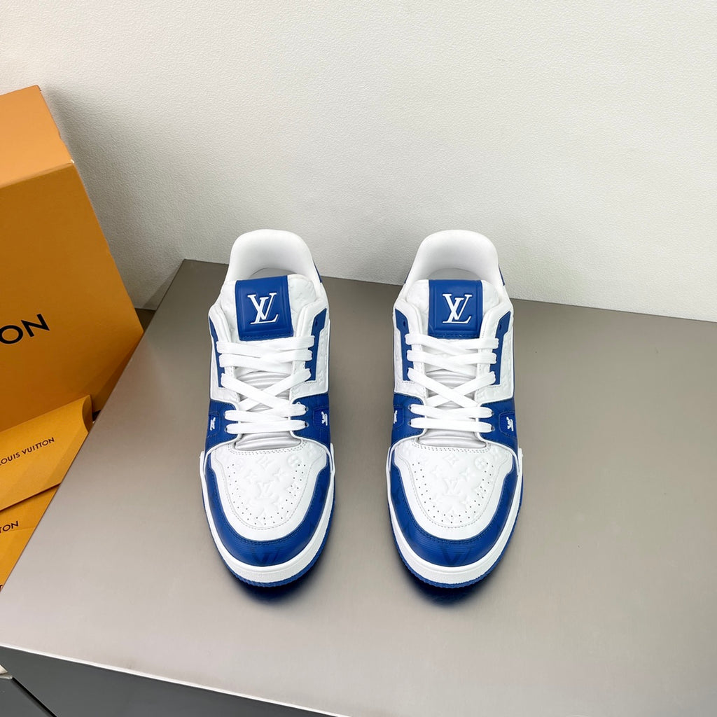 TRAINER BLUE AND WHITE