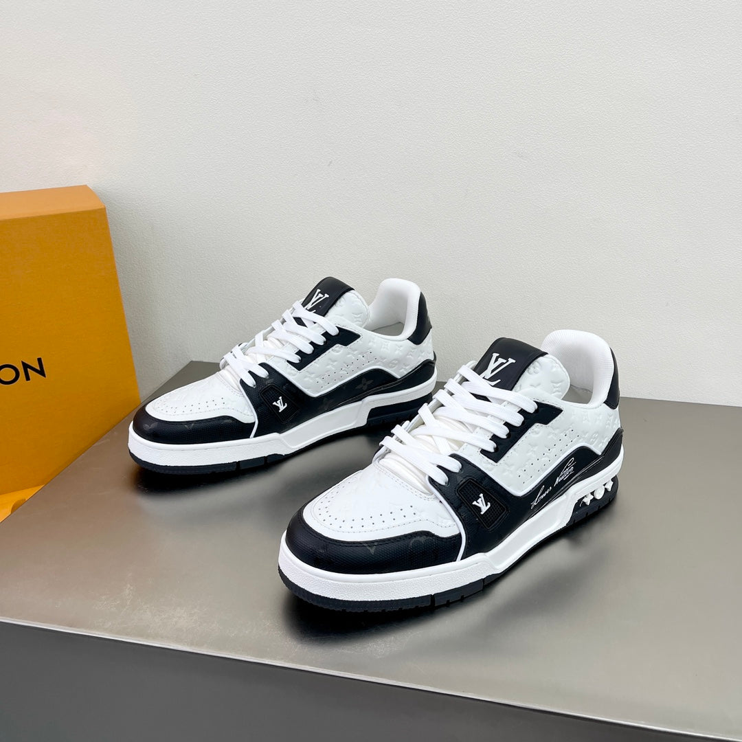 TRAINER BLACK AND WHITE